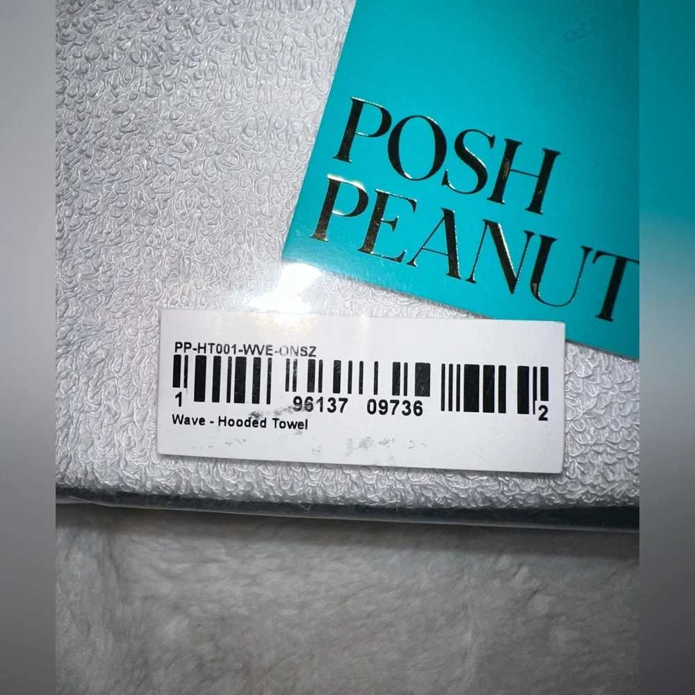 NIB Posh Wave Hooded Towel
